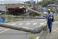 「台風21号」（3枚組）　山口 翔平　（日本電気協会新聞部 社員）